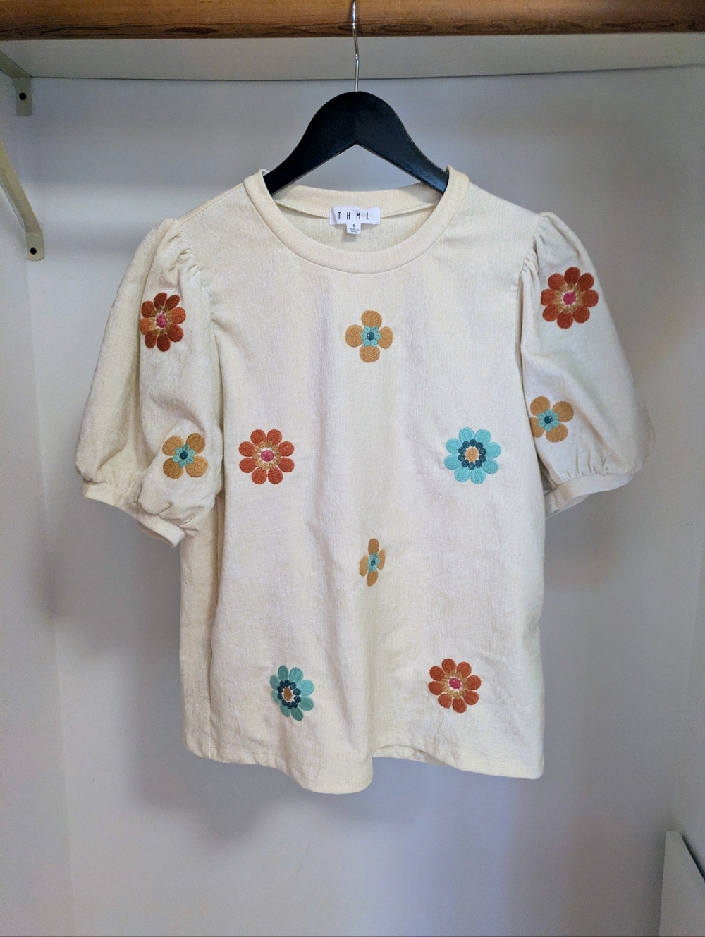 THML Embroidered floral puffed sleeve top, cream size Small